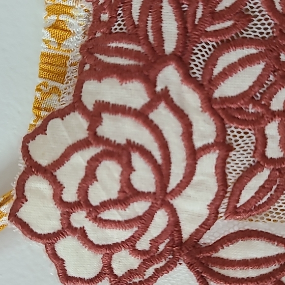 Medium tank top with boho design. - Picture 4 of 4